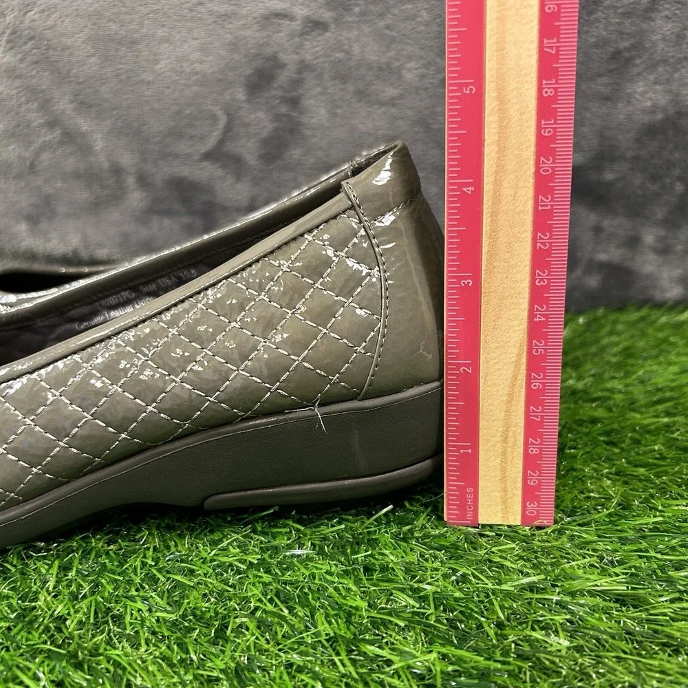 Gravity Defyer VersoShock Flats Womens 10.5 Gray Quilted Patent Leather